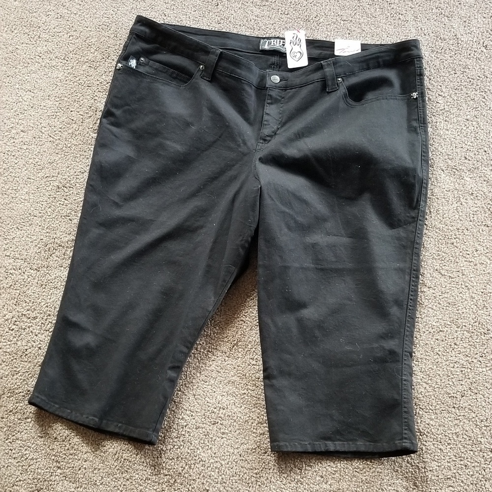 Tripp black capris by Torrid